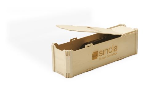 Variedad de cajas de cartón y madera diseñadas para el transporte seguro y elegante de botellas de cava y vino