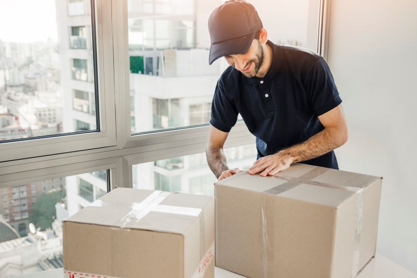 Cajas de cartón y materiales de embalaje diversos para optimizar costes empresariales