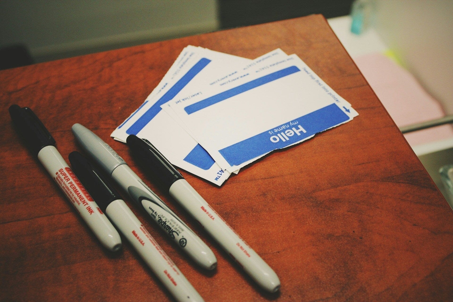Plantilla editable para diseñar etiquetas frontales y traseras de productos, con campos para texto e imágenes.